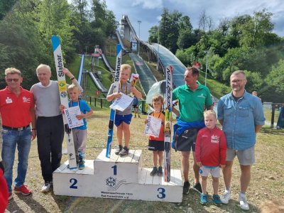 Zawodnicy WSS na podium
