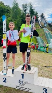 Zawodnicy WSS na podium