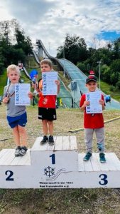 Zawodnicy WSS na podium