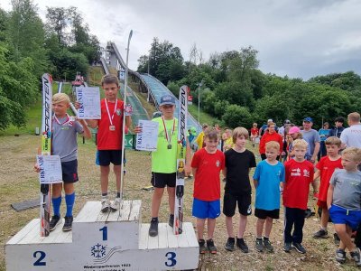 Zawodnicy WSS na podium