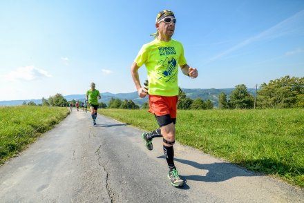 Zawodnicy na trasie biegu