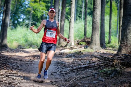 Zawodnicy na trasie biegu