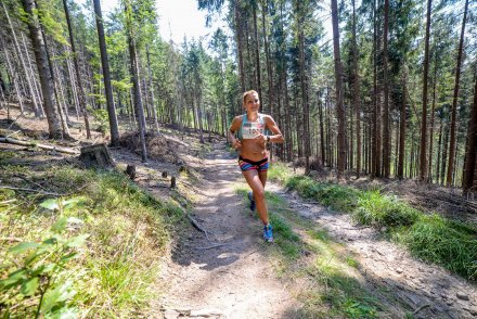 Zawodnicy na trasie biegu