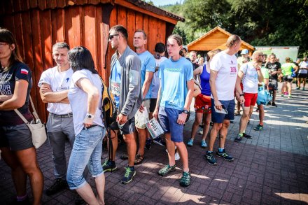 Rejestracja zawodników w biurze zawodów