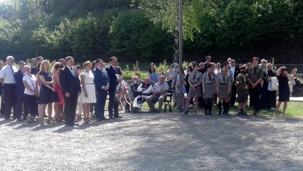 Harcerze i uczestnicy uroczystości