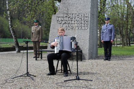 Krzysztof Cieslar gra na akordeonie