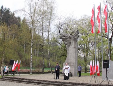Księża prowadzą modlitwę ekumeniczną