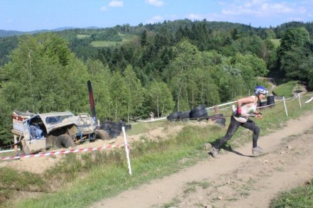 Rywalizacja na torze off-roadowym