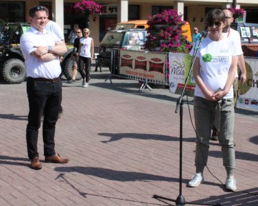 Dagmara Kowalczyk i burmistrz Wisły witają gości i uczestników
