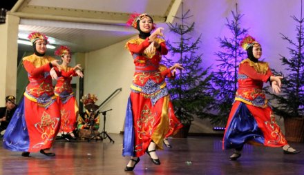 Fragment występu zespołu z Indonezji