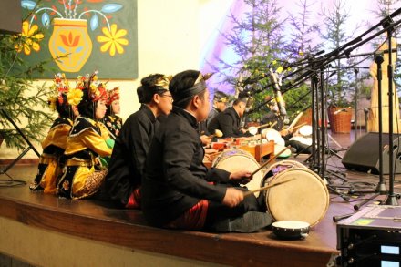 Fragment występu zespołu z Indonezji