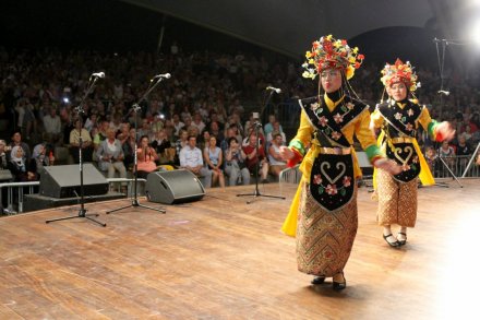 Fragment występu zespołu z Indonezji