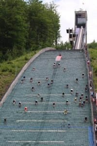 Zawodnicy zdobywający bulę skoczni