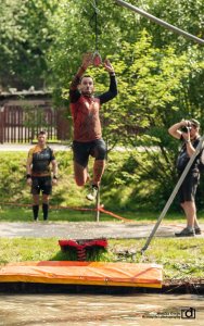 Skok do stawu na Jonidle