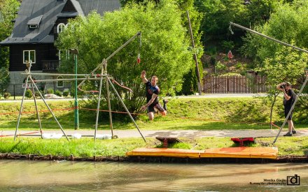 Skoki do stawu na Jonidle