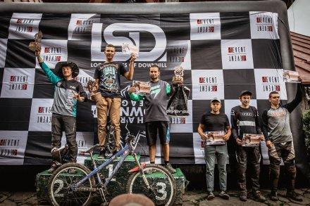 Zwycięzcy na podium