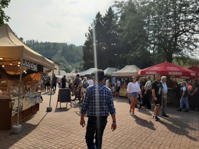 Alejki przed amfiteatrem