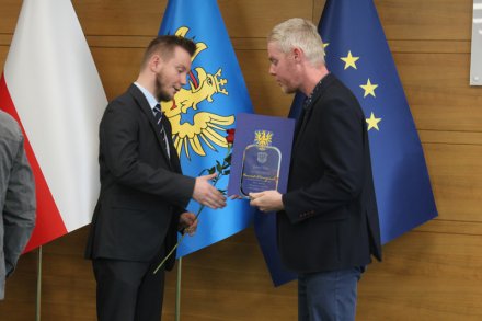 Przekazanie nagrody dla Wisły za 3 miejsce w rywalizacji gmin