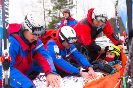 Pokazy ratownictwa narciarskiego w wykonaniu Grupy Beskidzkiej GOPR