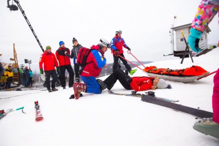 Pokazy ratownictwa narciarskiego w wykonaniu Grupy Beskidzkiej GOPR