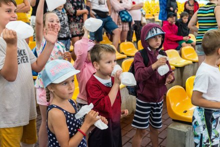 S[ektakl "Koty Trzy"