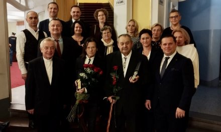 Wiślańscy laureaci w towarzystwie władz miasta i bliskich