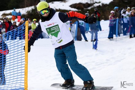 Fragment rywalizacji na trasie slalomu