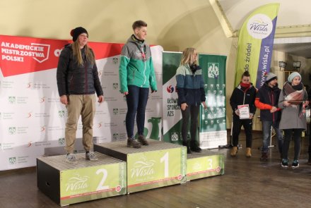 Ceremonia rozdania nagród i pucharów w amfiteatrze