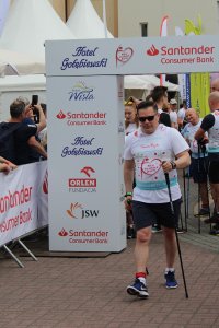 Burmistrz Wisły Tomasz Bujok na starcie biegu