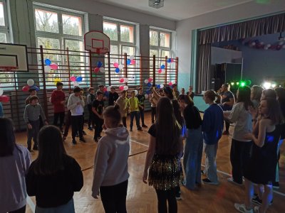 Karnawałowy bal przebierańców