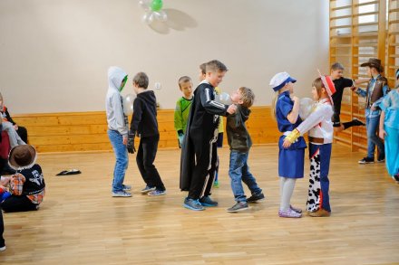 Karnawałowy bal przebierańców