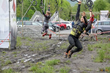 Jedna z przeszkód niedzielnego biegu/fot. Bartłomiej Kukucz - ox.pl