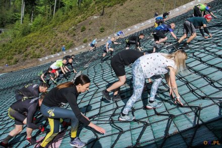 Rywalizacja na podbiegu skoczni/fot. Bartłomiej Kukucz - ox.pl