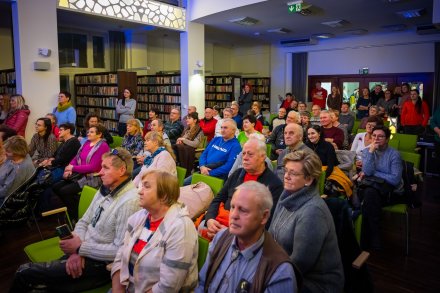 Występy grup tanecznych z okazji Dnia Babci i Dziadka