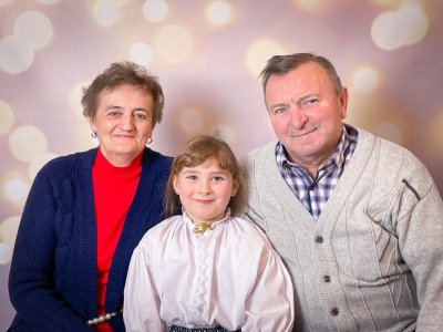 Występy grup tanecznych z okazji Dnia Babci i Dziadka