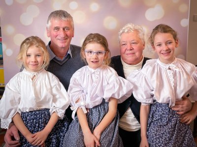 Występy grup tanecznych z okazji Dnia Babci i Dziadka