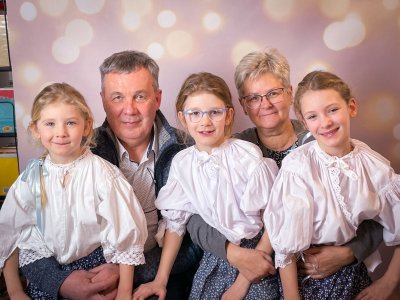 Występy grup tanecznych z okazji Dnia Babci i Dziadka