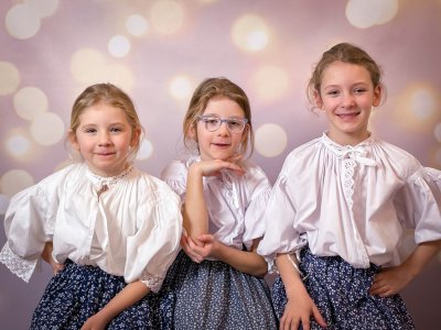 Występy grup tanecznych z okazji Dnia Babci i Dziadka
