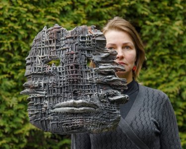 Joanna Bruździńska i jej rzeźba