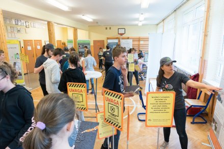 Uczniowie w czasie gry