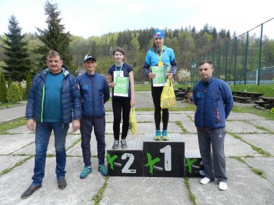 Zawodniczki kategorii K4 na podium