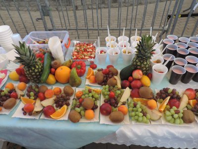 Stół z zdrowymi przekąskami