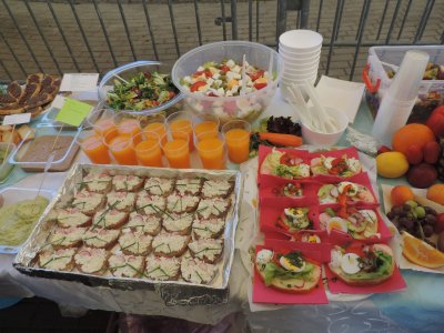 Stół z zdrowymi przekąskami