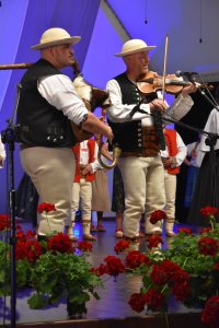 Piąty dzień Tygodnia Kultury Beskidzkiej w Wiśle - występy w wiślańskim amfiteatrze - Zespół Istebna