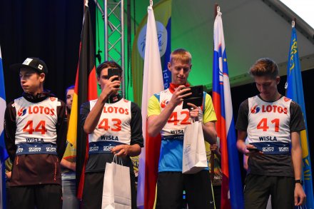 Pamiątkowe zdjęcia robili sobie również sami skoczkowie