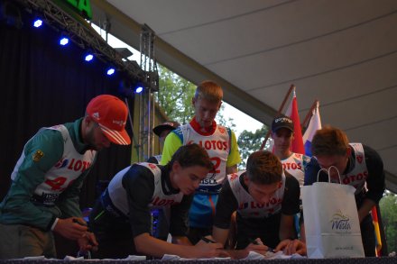 Podpisy najlepszych na plastronach