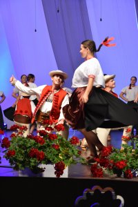 Piąty dzień Tygodnia Kultury Beskidzkiej w Wiśle - występy w wiślańskim amfiteatrze - Zespół Istebna