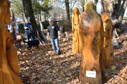 Rzeźby wykonane podczas Międzynarodowego Pleneru Rzeźbiarskiego.