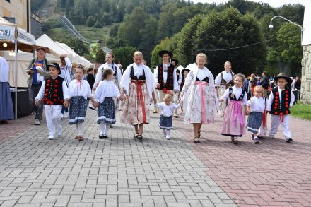 Korowód dożynkowy przeszedł przez Wisłę