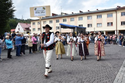 Korowód dożynkowy przeszedł przez Wisłę